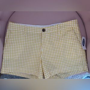 Women Old Navy Yellow Gingham 3” Everyday shorts 2 NWT